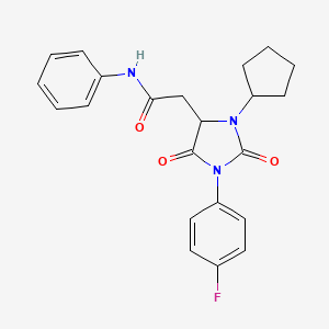 molecular formula C22H22FN3O3 B11283508 2-[3-cyclopentyl-1-(4-fluorophenyl)-2,5-dioxoimidazolidin-4-yl]-N-phenylacetamide 