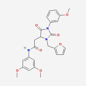 N-(3,5-dimethoxyphenyl)-2-[3-(furan-2-ylmethyl)-1-(3-methoxyphenyl)-2,5-dioxoimidazolidin-4-yl]acetamide