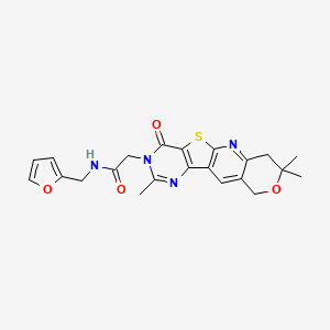 N-(furan-2-ylmethyl)-2-(5,5,13-trimethyl-15-oxo-6-oxa-17-thia-2,12,14-triazatetracyclo[8.7.0.03,8.011,16]heptadeca-1,3(8),9,11(16),12-pentaen-14-yl)acetamide