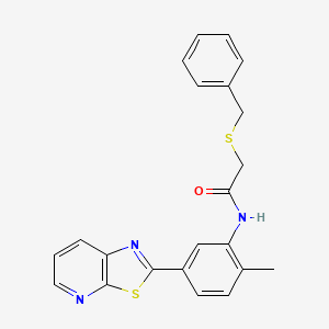 molecular formula C22H19N3OS2 B11290344 2-(benzylthio)-N-(2-methyl-5-(thiazolo[5,4-b]pyridin-2-yl)phenyl)acetamide 