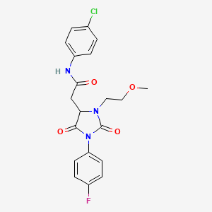 N-(4-chlorophenyl)-2-[1-(4-fluorophenyl)-3-(2-methoxyethyl)-2,5-dioxoimidazolidin-4-yl]acetamide