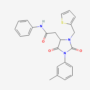 2-[1-(3-methylphenyl)-2,5-dioxo-3-(thiophen-2-ylmethyl)imidazolidin-4-yl]-N-phenylacetamide