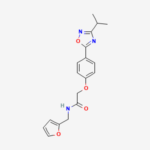 N-(furan-2-ylmethyl)-2-{4-[3-(propan-2-yl)-1,2,4-oxadiazol-5-yl]phenoxy}acetamide