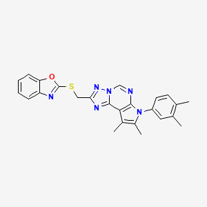 molecular formula C25H22N6OS B11327805 2-[(1,3-benzoxazol-2-ylsulfanyl)methyl]-7-(3,4-dimethylphenyl)-8,9-dimethyl-7H-pyrrolo[3,2-e][1,2,4]triazolo[1,5-c]pyrimidine 