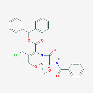molecular formula C29H25ClN2O6 B113508 二苯甲基（6R,7R）-7-苯甲酰胺基-3-（氯甲基）-7-甲氧基-8-氧代-5-氧杂-1-氮杂双环[4.2.0]辛-2-烯-2-羧酸酯 CAS No. 68313-94-0