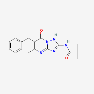 molecular formula C18H21N5O2 B11375770 N-(6-benzyl-7-hydroxy-5-methyl[1,2,4]triazolo[1,5-a]pyrimidin-2-yl)-2,2-dimethylpropanamide 