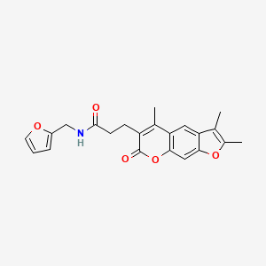 molecular formula C22H21NO5 B11381043 N-(2-furylmethyl)-3-(2,3,5-trimethyl-7-oxo-7H-furo[3,2-g]chromen-6-yl)propanamide 