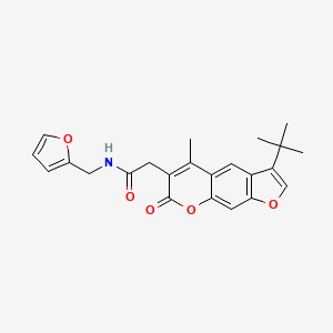 molecular formula C23H23NO5 B11388822 2-(3-tert-butyl-5-methyl-7-oxo-7H-furo[3,2-g]chromen-6-yl)-N-(furan-2-ylmethyl)acetamide 