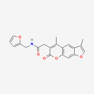 molecular formula C20H17NO5 B11389297 2-(3,5-dimethyl-7-oxo-7H-furo[3,2-g]chromen-6-yl)-N-(2-furylmethyl)acetamide 