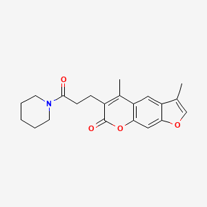 molecular formula C21H23NO4 B11396297 3,5-dimethyl-6-[3-oxo-3-(piperidin-1-yl)propyl]-7H-furo[3,2-g]chromen-7-one 