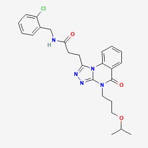 molecular formula C25H28ClN5O3 B11414430 N-[(2-Chlorophenyl)methyl]-3-{5-oxo-4-[3-(propan-2-yloxy)propyl]-4H,5H-[1,2,4]triazolo[4,3-A]quinazolin-1-YL}propanamide 