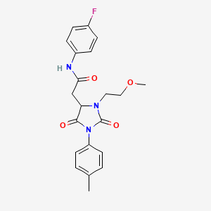 N-(4-fluorophenyl)-2-[3-(2-methoxyethyl)-1-(4-methylphenyl)-2,5-dioxoimidazolidin-4-yl]acetamide