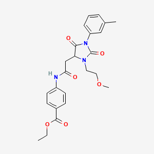 Ethyl 4-({[3-(2-methoxyethyl)-1-(3-methylphenyl)-2,5-dioxoimidazolidin-4-yl]acetyl}amino)benzoate