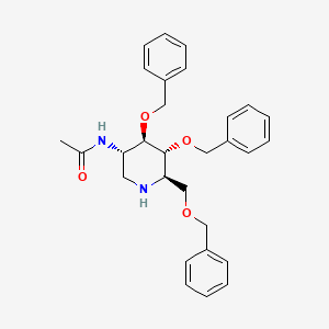 B1142832 N-((3S,4R,5R,6R)-4,5-Bis(benzyloxy)-6-((benzyloxy)methyl)piperidin-3-yl)acetamide CAS No. 208592-92-1