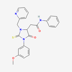 2-[1-(3-methoxyphenyl)-5-oxo-3-(pyridin-2-ylmethyl)-2-thioxoimidazolidin-4-yl]-N-phenylacetamide