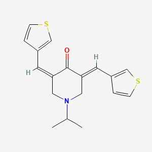 (3Z,5E)-1-(propan-2-yl)-3,5-bis(thiophen-3-ylmethylidene)piperidin-4-one