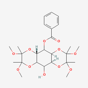B1146698 1,6-O-[(1R,2R)-1,2-Dimethoxy-1,2-dimethyl-1,2-ethanediyl]-3,4-O-[(1S,2S)-1,2-dimethoxy-1,2-dimethyl-1,2-ethanediyl]-5-benzoate-myo-inositol CAS No. 1068088-78-7