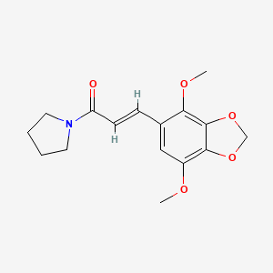 (2E)-3-(4,7-dimethoxy-1,3-benzodioxol-5-yl)-1-(pyrrolidin-1-yl)prop-2-en-1-one