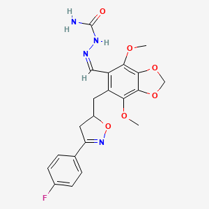 (2Z)-2-[(6-{[3-(4-fluorophenyl)-4,5-dihydro-1,2-oxazol-5-yl]methyl}-4,7-dimethoxy-1,3-benzodioxol-5-yl)methylidene]hydrazinecarboxamide