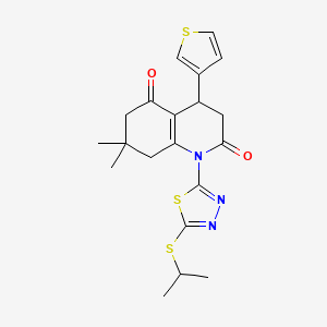 7,7-dimethyl-1-[5-(propan-2-ylsulfanyl)-1,3,4-thiadiazol-2-yl]-4-(thiophen-3-yl)-4,6,7,8-tetrahydroquinoline-2,5(1H,3H)-dione