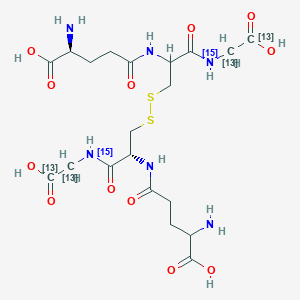 molecular formula C₁₆¹³C₄H₃₂N₄¹⁵N₂O₁₂S₂ B1152163 2-amino-5-[[(2R)-3-[[2-[[(4S)-4-amino-4-carboxybutanoyl]amino]-3-(hydroxycarbonyl(113C)methyl(15N)amino)-3-oxopropyl]disulfanyl]-1-(hydroxycarbonyl(113C)methyl(15N)amino)-1-oxopropan-2-yl]amino]-5-oxopentanoic acid 