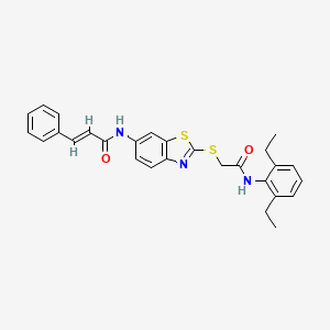 (2E)-N-[2-({2-[(2,6-diethylphenyl)amino]-2-oxoethyl}sulfanyl)-1,3-benzothiazol-6-yl]-3-phenylprop-2-enamide