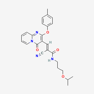 (2E)-2-cyano-3-[2-(4-methylphenoxy)-4-oxo-4H-pyrido[1,2-a]pyrimidin-3-yl]-N-[3-(propan-2-yloxy)propyl]prop-2-enamide