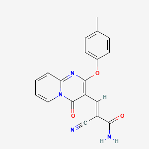 (2E)-2-cyano-3-[2-(4-methylphenoxy)-4-oxo-4H-pyrido[1,2-a]pyrimidin-3-yl]prop-2-enamide