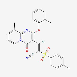 (2E)-3-[9-methyl-2-(2-methylphenoxy)-4-oxo-4H-pyrido[1,2-a]pyrimidin-3-yl]-2-[(4-methylphenyl)sulfonyl]prop-2-enenitrile