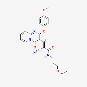 (2E)-2-cyano-3-[2-(4-methoxyphenoxy)-4-oxo-4H-pyrido[1,2-a]pyrimidin-3-yl]-N-[3-(propan-2-yloxy)propyl]prop-2-enamide