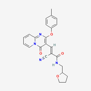 (2E)-2-cyano-3-[2-(4-methylphenoxy)-4-oxo-4H-pyrido[1,2-a]pyrimidin-3-yl]-N-(tetrahydrofuran-2-ylmethyl)prop-2-enamide