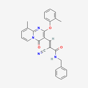 (2E)-N-benzyl-2-cyano-3-[9-methyl-2-(2-methylphenoxy)-4-oxo-4H-pyrido[1,2-a]pyrimidin-3-yl]prop-2-enamide