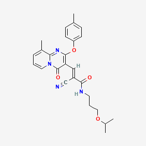 (2E)-2-cyano-3-[9-methyl-2-(4-methylphenoxy)-4-oxo-4H-pyrido[1,2-a]pyrimidin-3-yl]-N-[3-(propan-2-yloxy)propyl]prop-2-enamide