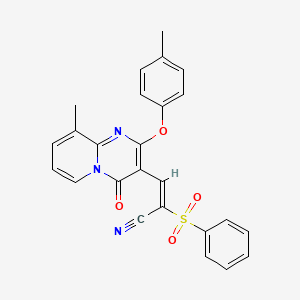 (2E)-3-[9-methyl-2-(4-methylphenoxy)-4-oxo-4H-pyrido[1,2-a]pyrimidin-3-yl]-2-(phenylsulfonyl)prop-2-enenitrile