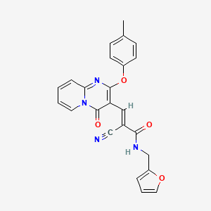 (2E)-2-cyano-N-(furan-2-ylmethyl)-3-[2-(4-methylphenoxy)-4-oxo-4H-pyrido[1,2-a]pyrimidin-3-yl]prop-2-enamide