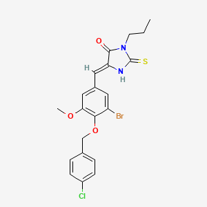 (5Z)-5-({3-Bromo-4-[(4-chlorophenyl)methoxy]-5-methoxyphenyl}methylidene)-3-propyl-2-sulfanylideneimidazolidin-4-one