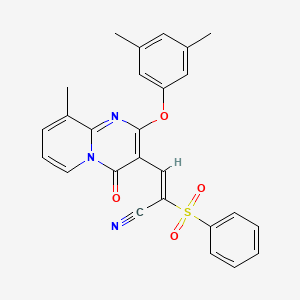 (2E)-3-[2-(3,5-dimethylphenoxy)-9-methyl-4-oxo-4H-pyrido[1,2-a]pyrimidin-3-yl]-2-(phenylsulfonyl)prop-2-enenitrile