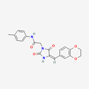 2-[(4E)-4-(2,3-dihydro-1,4-benzodioxin-6-ylmethylidene)-2,5-dioxoimidazolidin-1-yl]-N-(4-methylphenyl)acetamide