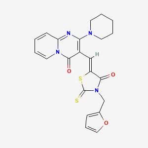 molecular formula C22H20N4O3S2 B11640405 3-{(Z)-[3-(2-furylmethyl)-4-oxo-2-thioxo-1,3-thiazolidin-5-ylidene]methyl}-2-piperidin-1-yl-4H-pyrido[1,2-a]pyrimidin-4-one 