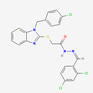 2-({1-[(4-Chlorophenyl)methyl]-1H-1,3-benzodiazol-2-YL}sulfanyl)-N'-[(Z)-(2,4-dichlorophenyl)methylidene]acetohydrazide