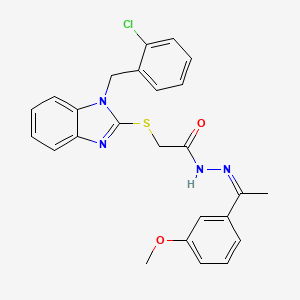 2-({1-[(2-Chlorophenyl)methyl]-1H-1,3-benzodiazol-2-YL}sulfanyl)-N'-[(1Z)-1-(3-methoxyphenyl)ethylidene]acetohydrazide