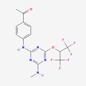 molecular formula C15H13F6N5O2 B11698009 1-[4-({4-[(1,1,1,3,3,3-Hexafluoropropan-2-yl)oxy]-6-(methylamino)-1,3,5-triazin-2-yl}amino)phenyl]ethanone 