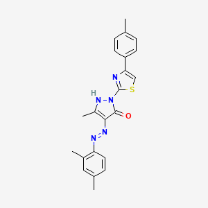 (4Z)-4-[2-(2,4-dimethylphenyl)hydrazinylidene]-5-methyl-2-[4-(4-methylphenyl)-1,3-thiazol-2-yl]-2,4-dihydro-3H-pyrazol-3-one