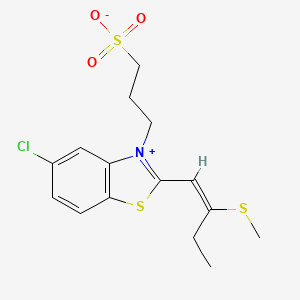 3-{5-chloro-2-[(1E)-2-(methylsulfanyl)but-1-en-1-yl]-1,3-benzothiazol-3-ium-3-yl}propane-1-sulfonate