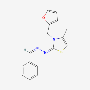 (2Z)-3-[(furan-2-yl)methyl]-4-methyl-2-[(2E)-2-(phenylmethylidene)hydrazin-1-ylidene]-2,3-dihydro-1,3-thiazole