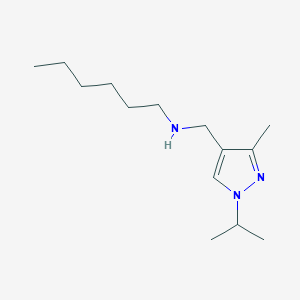 molecular formula C14H27N3 B11732502 hexyl({[3-methyl-1-(propan-2-yl)-1H-pyrazol-4-yl]methyl})amine 