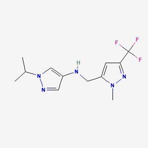 molecular formula C12H16F3N5 B11732779 N-{[1-methyl-3-(trifluoromethyl)-1H-pyrazol-5-yl]methyl}-1-(propan-2-yl)-1H-pyrazol-4-amine 