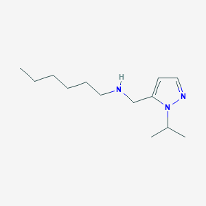 molecular formula C13H25N3 B11735682 hexyl({[1-(propan-2-yl)-1H-pyrazol-5-yl]methyl})amine 