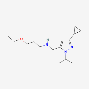 molecular formula C15H27N3O B11740839 {[3-cyclopropyl-1-(propan-2-yl)-1H-pyrazol-5-yl]methyl}(3-ethoxypropyl)amine 