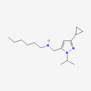 {[3-cyclopropyl-1-(propan-2-yl)-1H-pyrazol-5-yl]methyl}(hexyl)amine